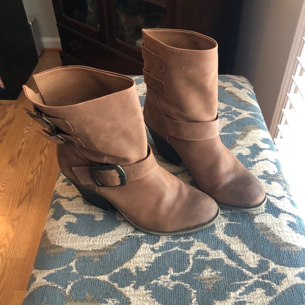 BCBGenerations 8M/38 tan leather boots - Picture 3 of 5